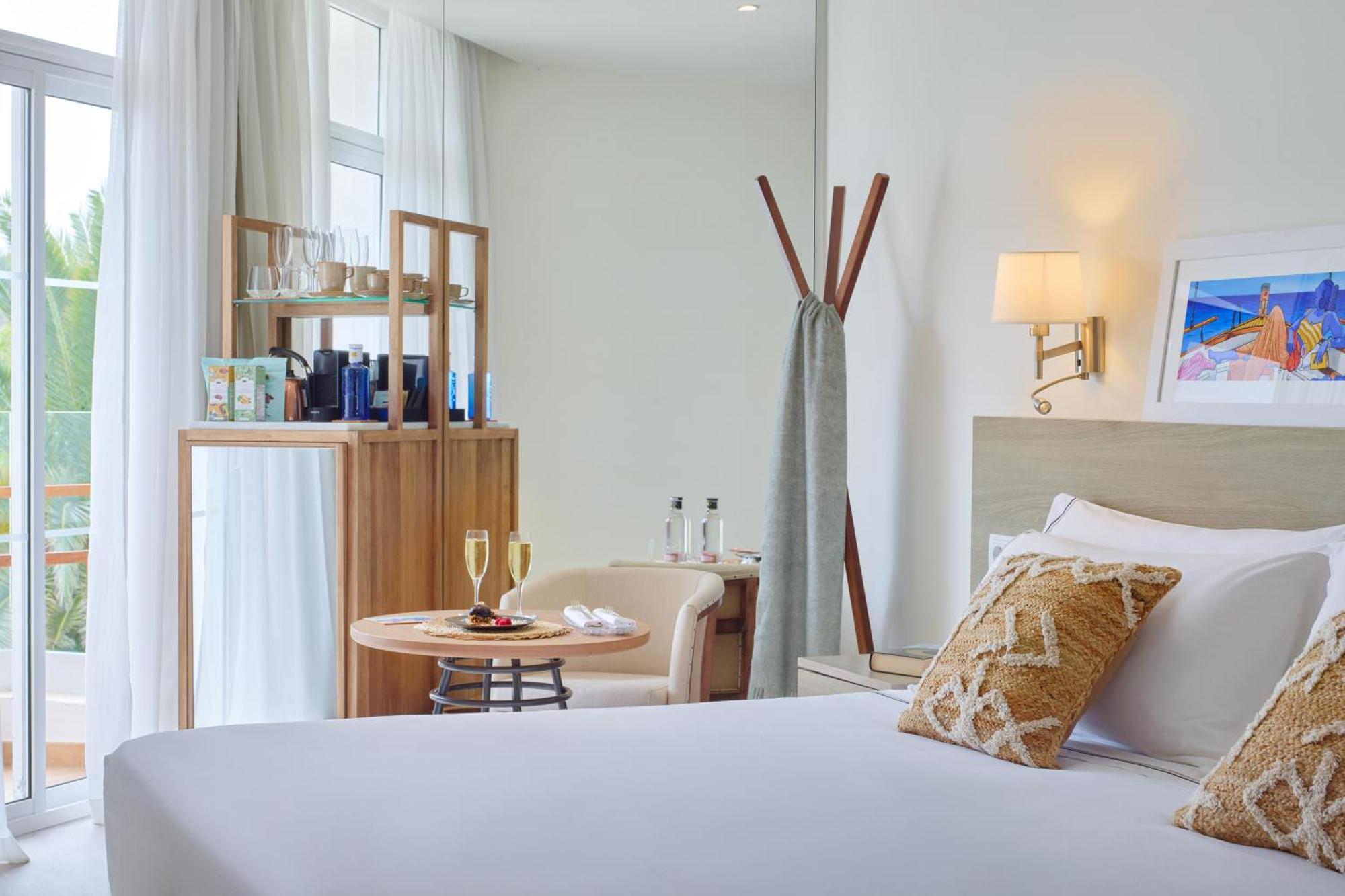 멜리아 칼라 갈다나 호텔 외부 사진 A room at the hotel