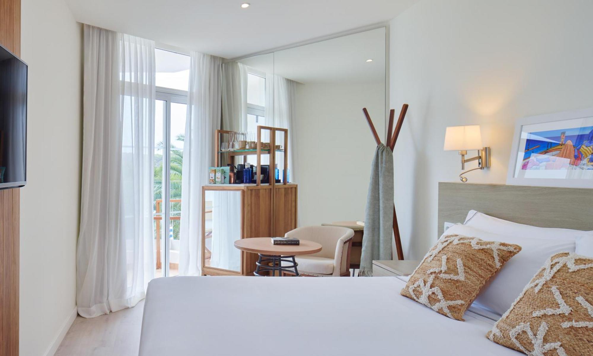 멜리아 칼라 갈다나 호텔 외부 사진 A room at the hotel